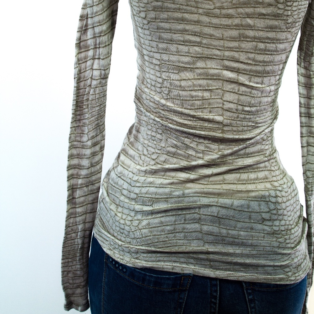 BCBG XXS maxazria long sleeve v neck tee